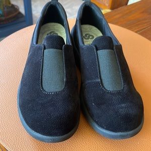CLOUDSTEPPERS by Clark’s Velvet Elastic Gore Slip On shoes